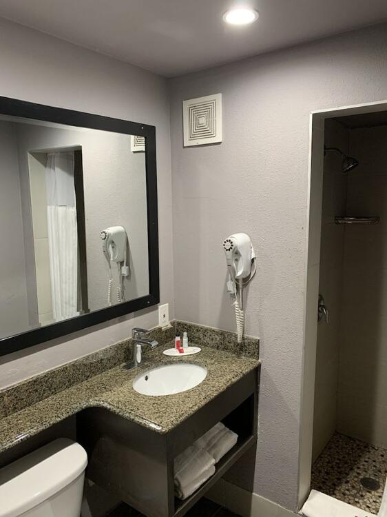 Foto del baño de Skyways Hotel