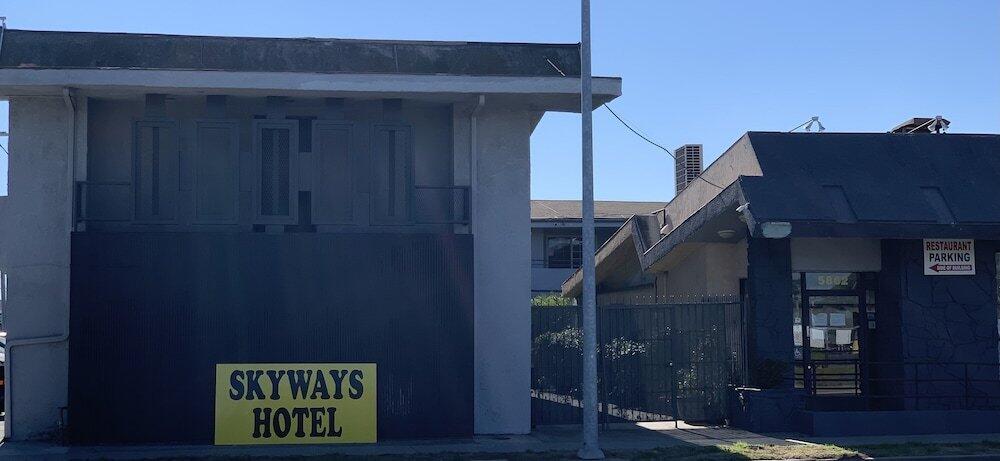 Foto del exterior de Skyways Hotel