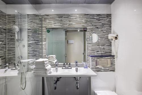 Foto del baño de Hotel Ronda Lesseps