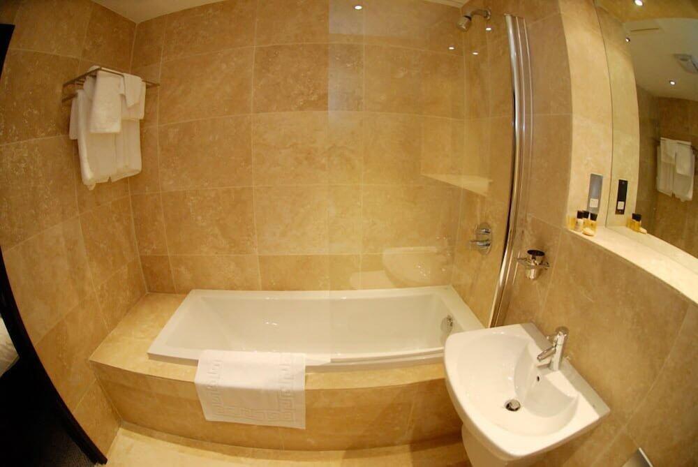 Bathroom – Printworks Hotel