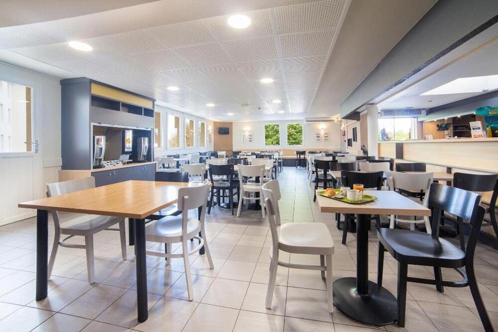 Foto de restauración de B&amp;amp;B HOTEL Marne-la-Vallée Bussy-Saint-Georges