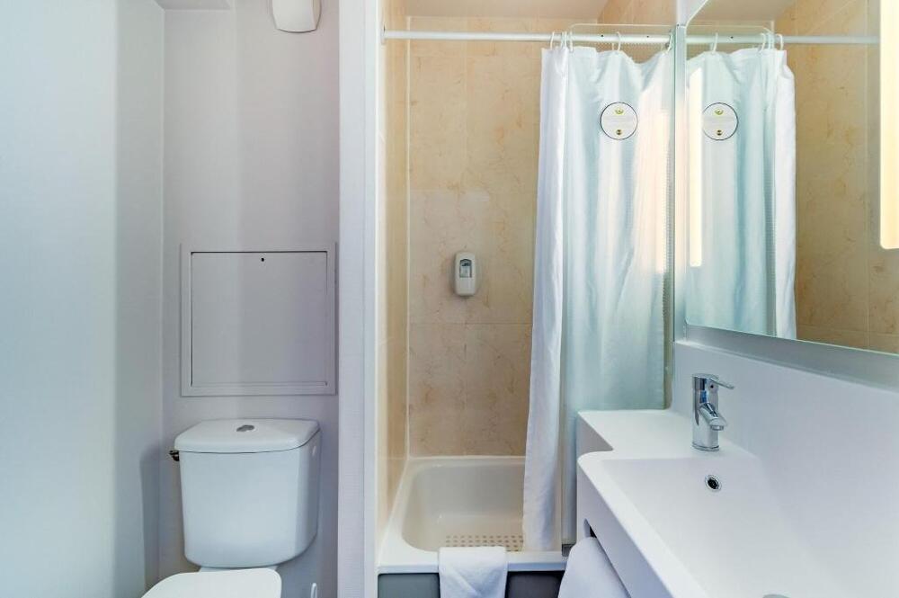 Foto del baño de B&amp;amp;B Hotel Marseille La Valentine