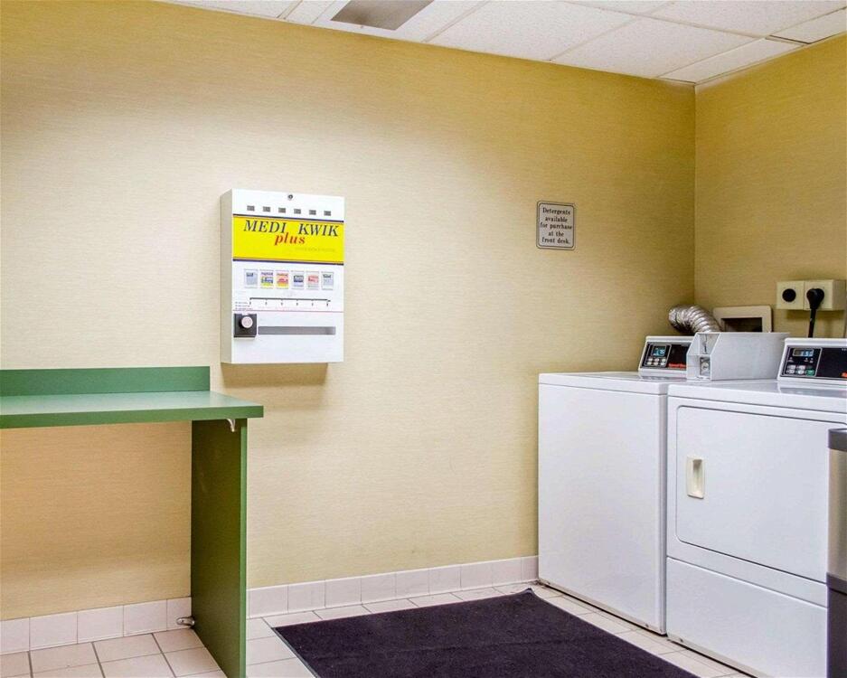 Foto del baño de Hotel Comfort Inn &amp;amp; Suites