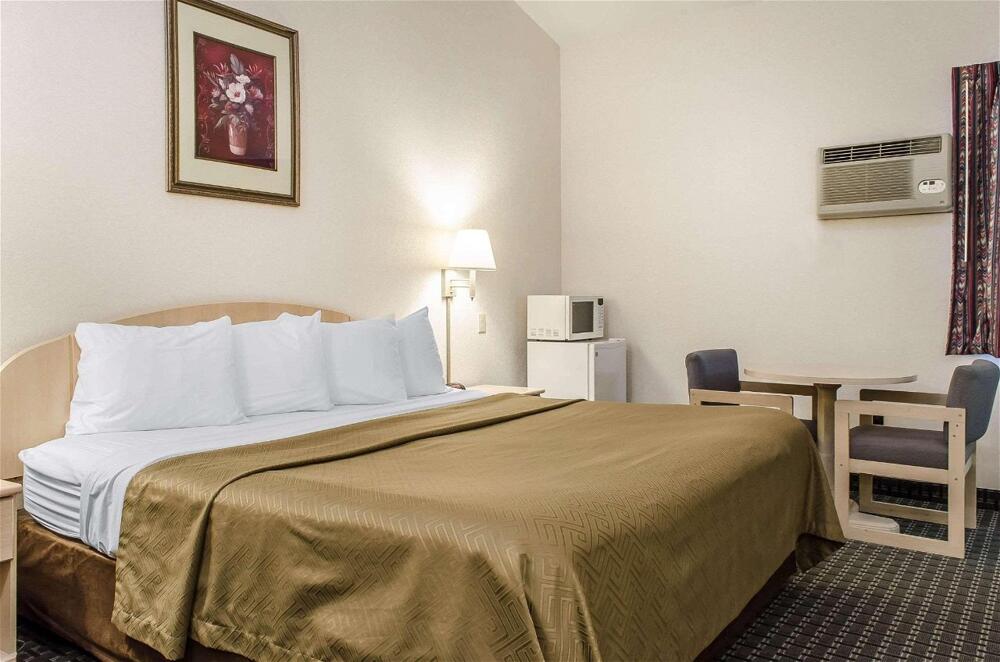 Foto de una habitación de Hotel Rodeway Inn State College - near University