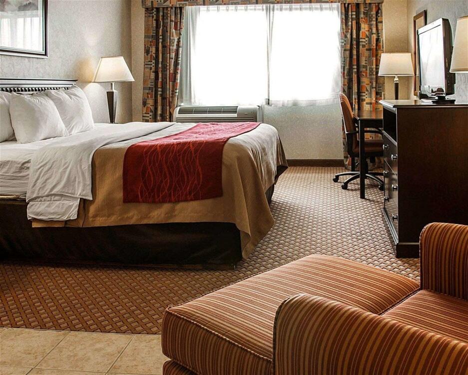 Foto de una habitación de Hotel Quality Inn &amp;amp; Suites