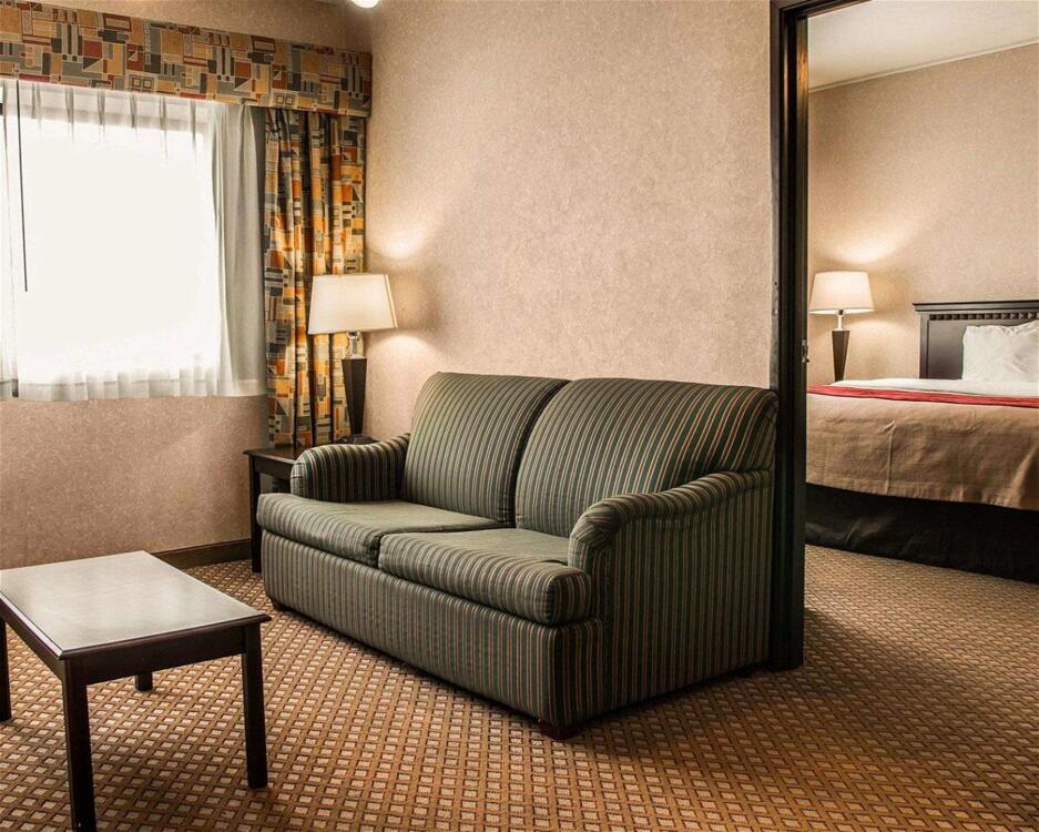 Foto de una habitación de Hotel Quality Inn &amp;amp; Suites