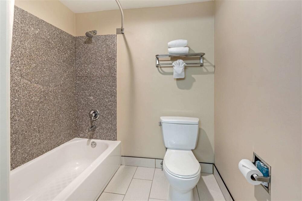 Foto de una habitación de Hotel Quality Inn &amp;amp; Suites Anaheim Maingate