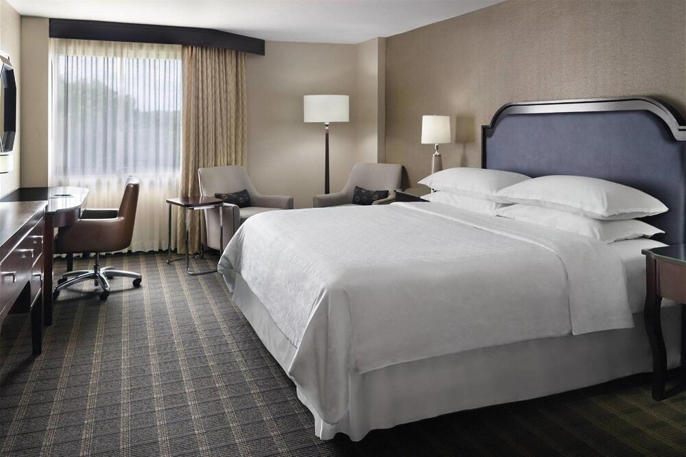 Foto de una habitación de Sheraton Charlotte Airport Hotel
