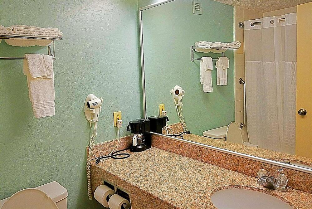 Foto del baño de Hotel Knights Inn &amp;amp; Suites Near University of Richmond