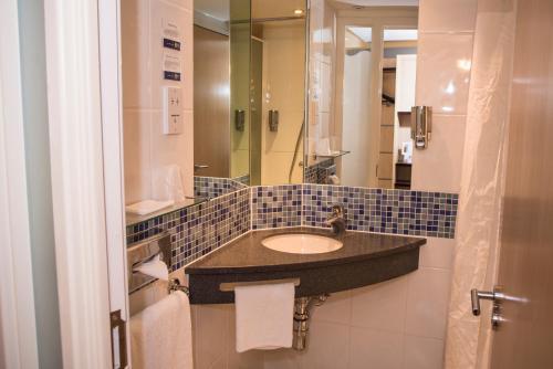 Foto del baño de Holiday Inn Express London Stansted Airport, an IHG Hotel