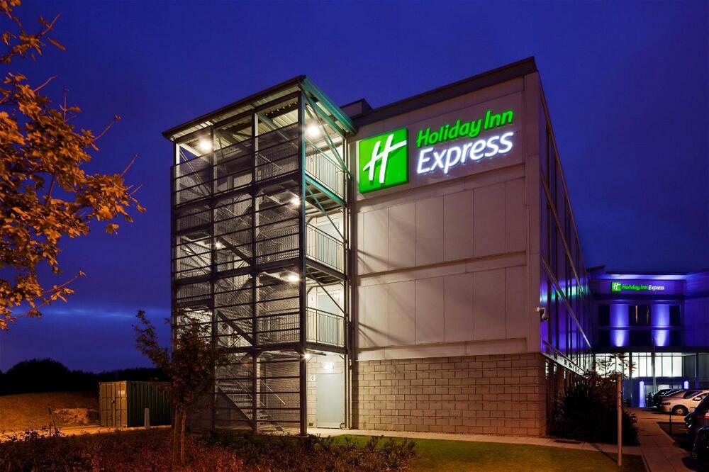 Foto del exterior de Holiday Inn Express London Stansted Airport, an IHG Hotel