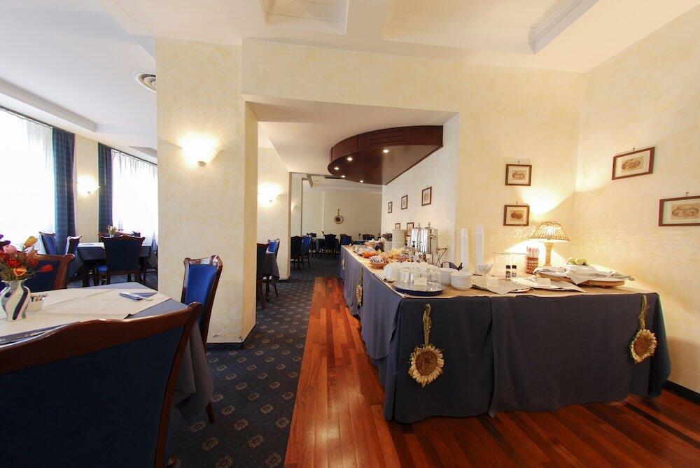 Foto de restauración de Hotel Mediterraneo