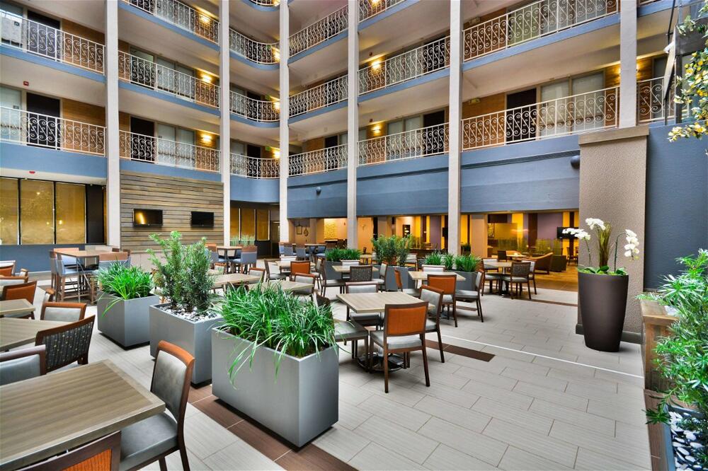 Foto de las zonas nobles de Hotel Embassy Suites by Hilton Denver Central Park