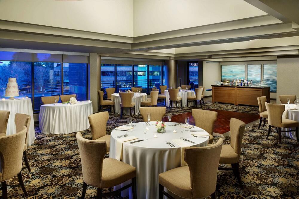 Foto de restauración de Hotel Hilton Charlotte University Place