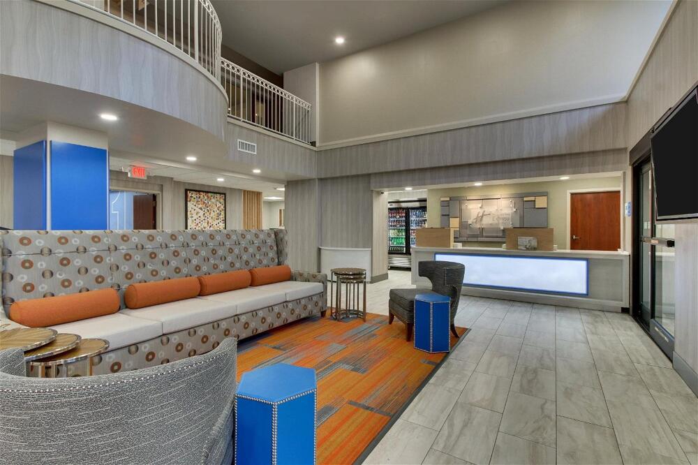 Foto del exterior de Holiday Inn Express &amp;amp; Suites Atlanta Perimeter Mall Hotel, an IHG Hotel