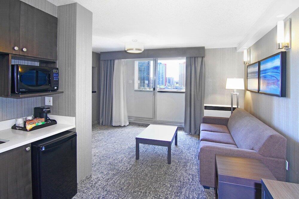 Foto de una habitación de Holiday Inn Express and Suites Calgary, an IHG Hotel