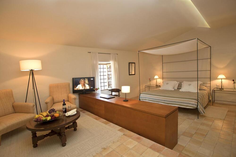 Foto de una habitación de L’Hermitage Hotel &amp;amp; Spa