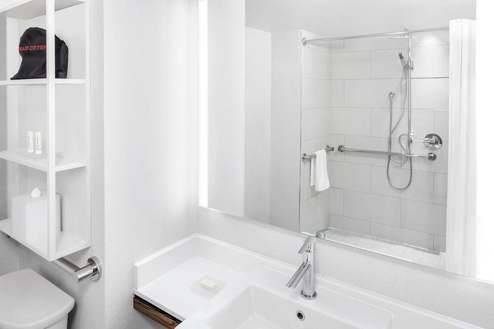 Foto del baño de Hotel Fairfield Inn &amp;amp; Suites by Marriott New York Manhattan/Times Square South