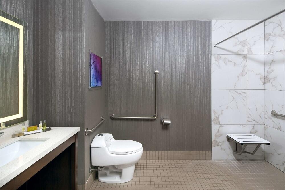 Foto del baño de Hotel DoubleTree By Hilton Halifax Dartmouth