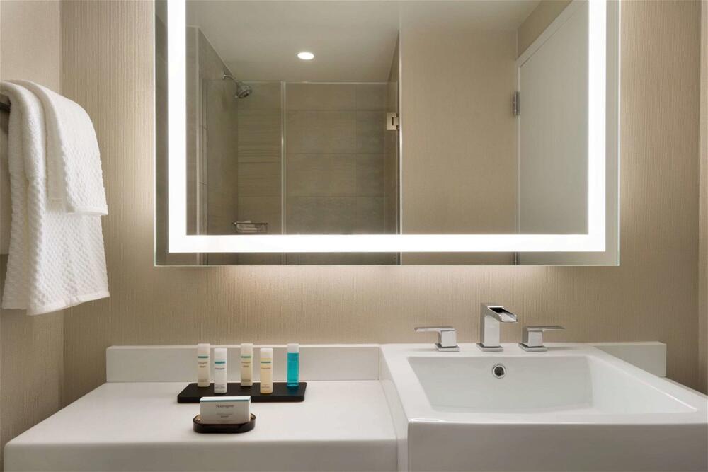 Foto del baño de Hotel Embassy Suites By Hilton New York Manhattan Times Square