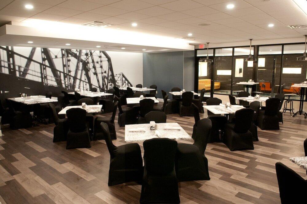 Foto de restauración de Crowne Plaza Hotel and Suites Pittsburgh South, an IHG Hotel