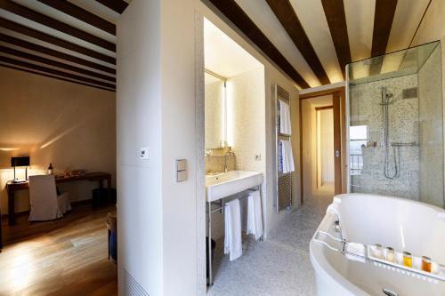 Foto del baño de Hotel Abadia Retuerta Ledomaine