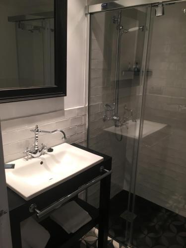 Foto del baño de Hotel Marina