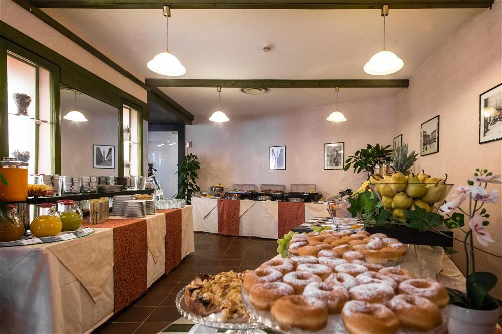 Foto de restauración de Hotel Mirage