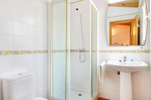 Foto del baño de Villas Menorca Sur by Menorca Vacations
