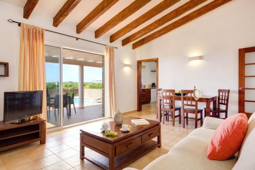 Foto de las zonas nobles de Villas Menorca Sur by Menorca Vacations