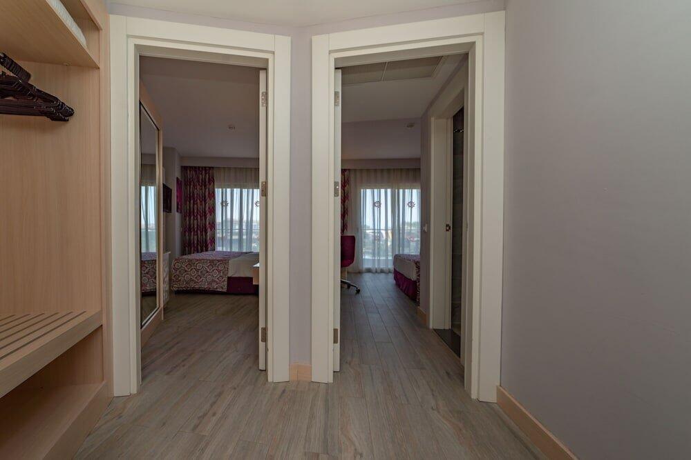Foto de una habitación de Sunmelia Beach Resort Hotel &amp;amp; Spa