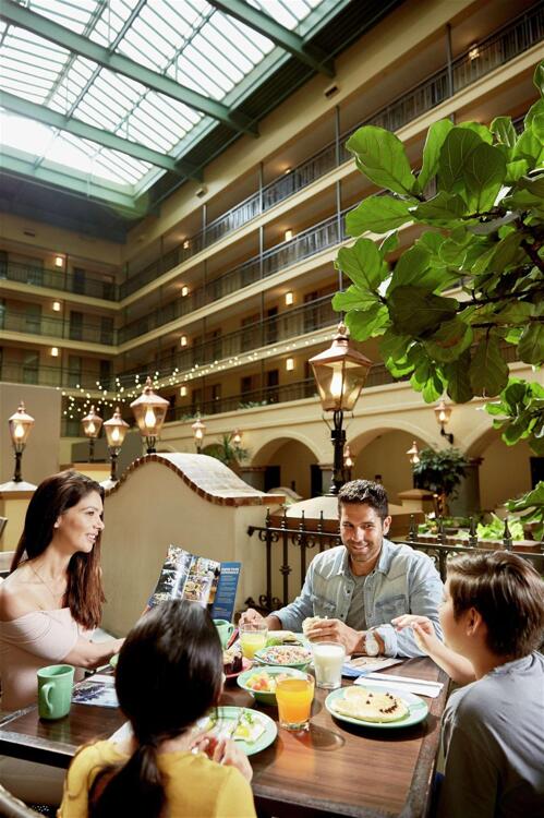 Foto general de Hotel Embassy Suites by Hilton Los Angeles International Airport South