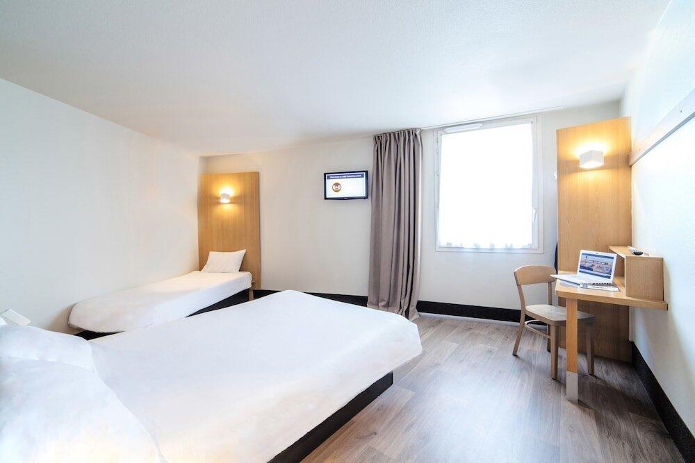 Foto de una habitación de B&amp;amp;B Hôtel Paris Malakoff Parc des Expositions