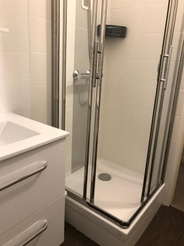 Foto del baño de Hôtel Le Cerizay