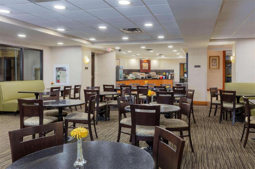 Foto de restauración de Hotel La Quinta by Wyndham Garden City
