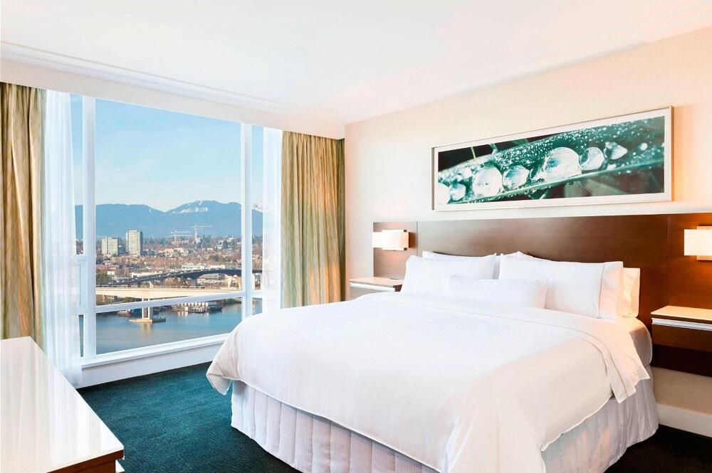 Foto de una habitación de Hotel The Westin Wall Centre, Vancouver Airport