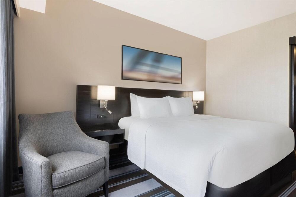 Foto de una habitación de Hotel Courtyard by Marriott New York JFK Airport
