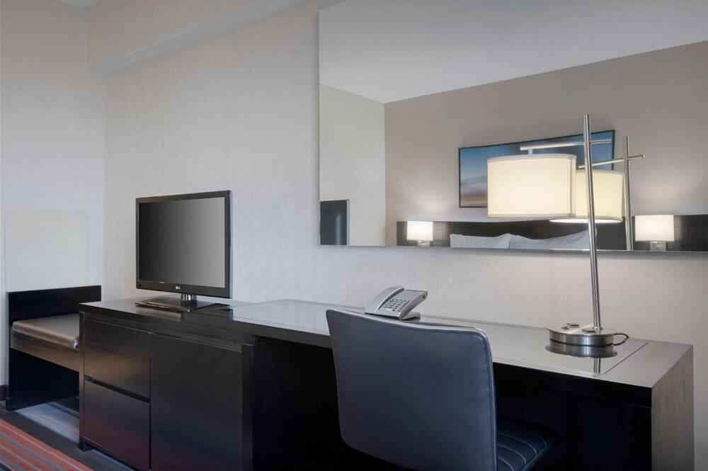 Foto de una habitación de Hotel Courtyard by Marriott New York JFK Airport