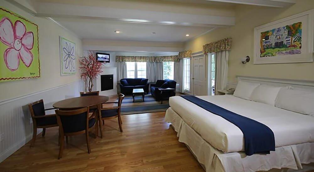 Room – Motel Colonial Inn Harbor Springs