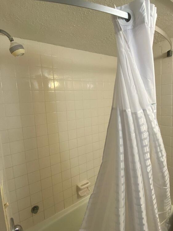 Bathroom – Hotel Days Inn by Wyndham Fort Pierce Midtown