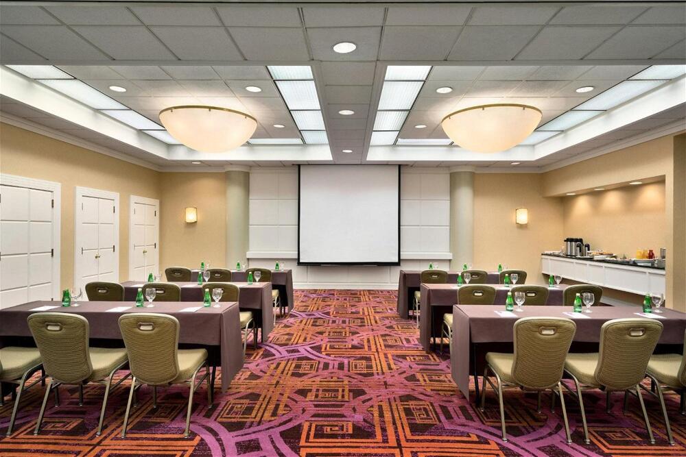 Foto de los servicios de Crowne Plaza Englewood, an IHG Hotel
