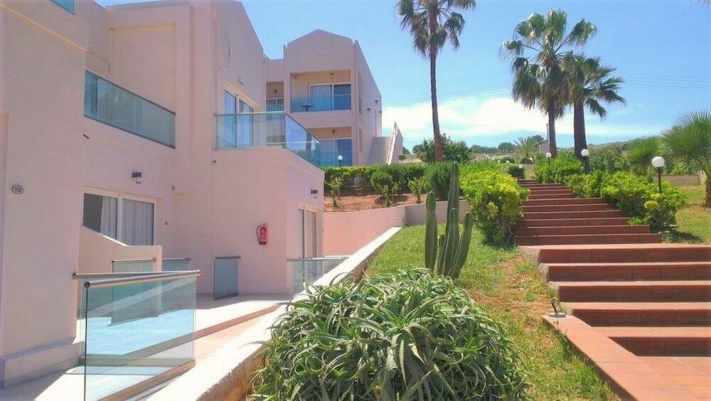 Foto de los servicios de Saradari Beach Hotel - Adults Only