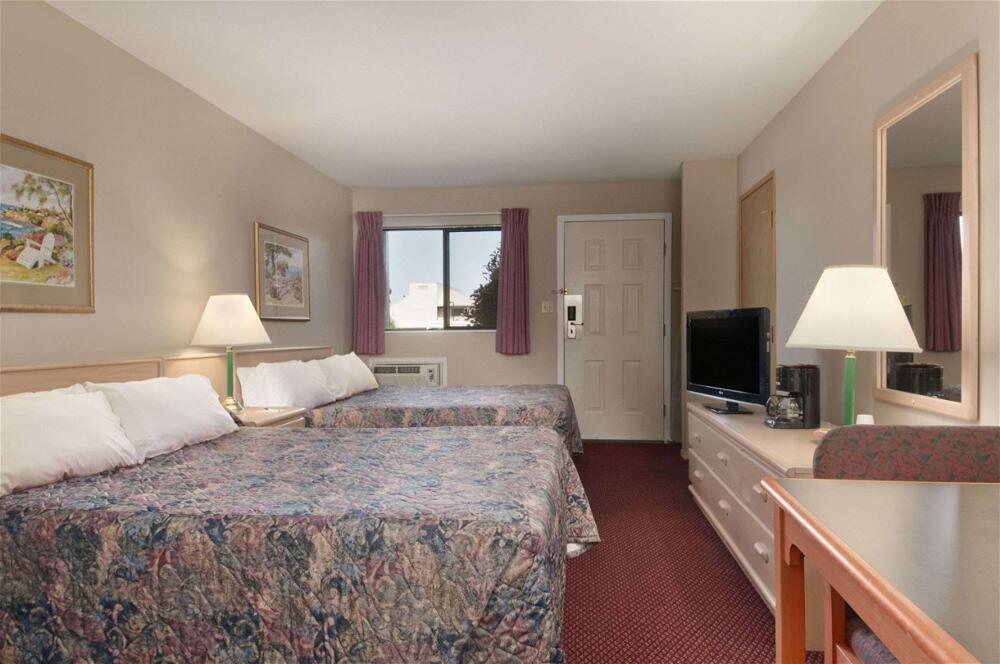 Foto de una habitación de Hotel Travelodge by Wyndham Courtenay BC