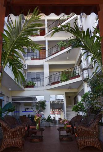 Foto del exterior de La Siesta Hotel