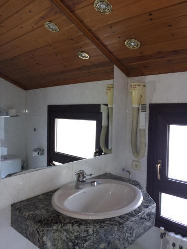 Foto del baño de Hotel Roca
