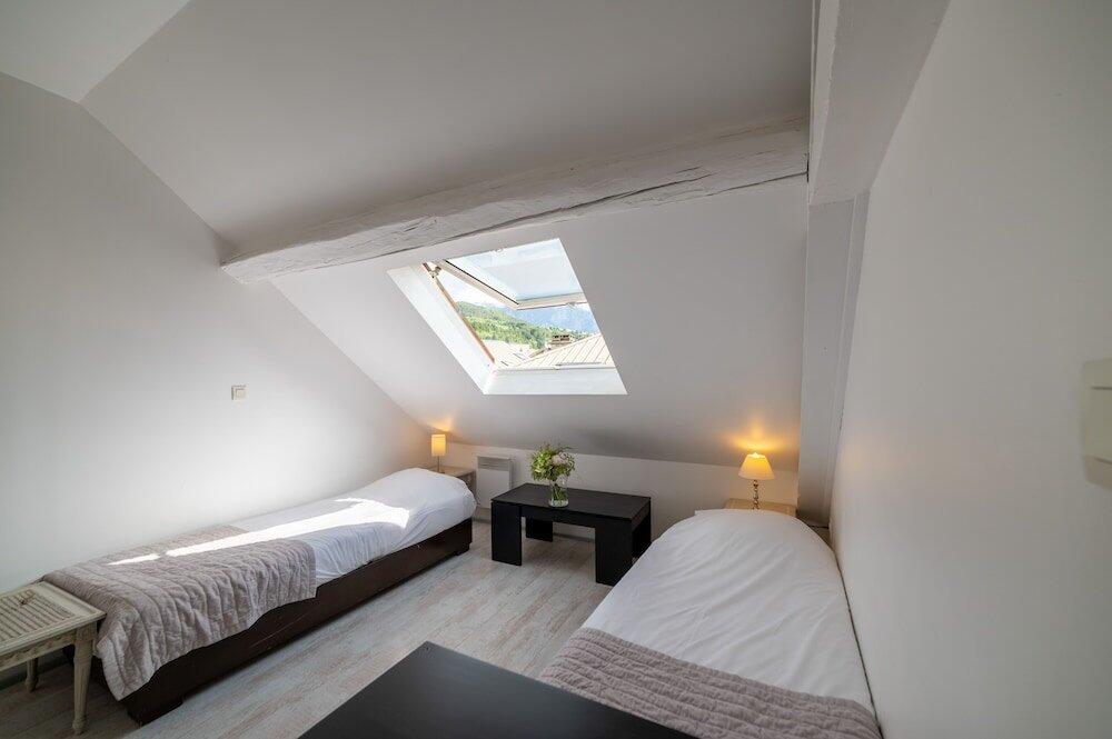 Foto de una habitación de Logis - Hotel De La Mairie