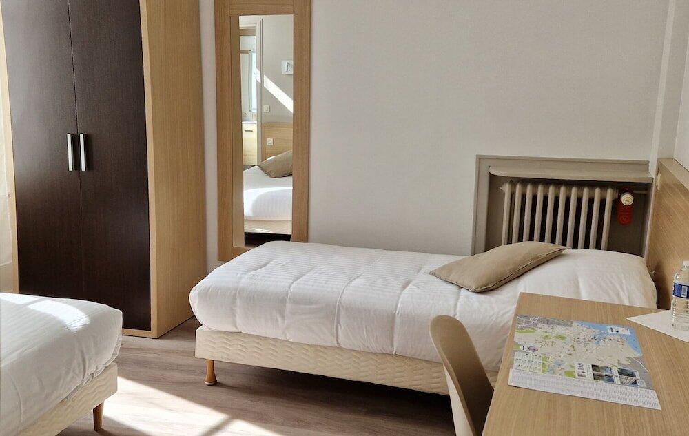 Foto de una habitación de Hôtel Du Commerce
