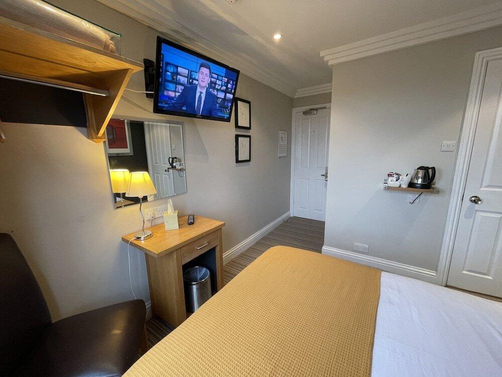 Room – Shandon Hotel