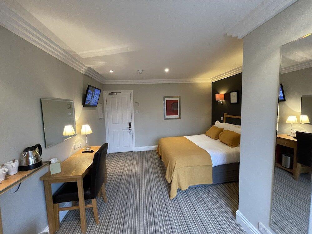 Room – Shandon Hotel