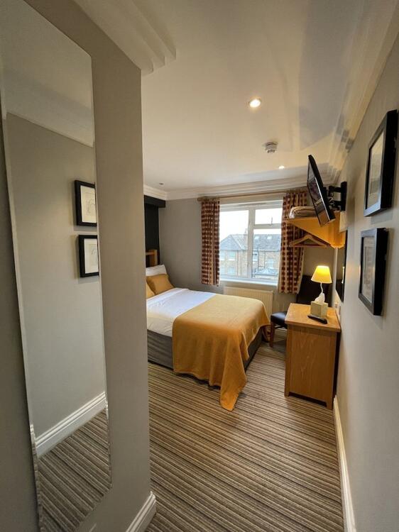 Room – Shandon Hotel